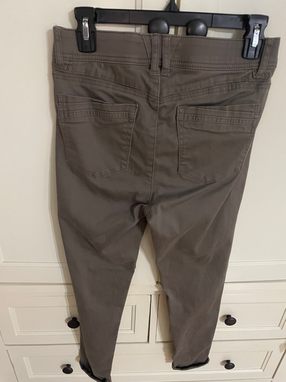 Democracy Ab Technology Lightweight Straight Leg Jeans in light brown. Size 6 - Picture 5 of 11